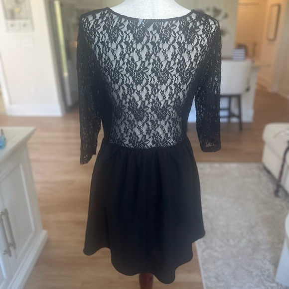 Black lace dress - Picture 3 of 5